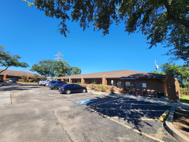 15055 East Fwy, Channelview, TX à louer - Photo du bâtiment - Image 1 de 9