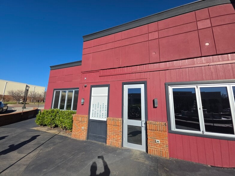 1940 Cinema Dr, Rock Hill, SC for lease - Building Photo - Image 2 of 17