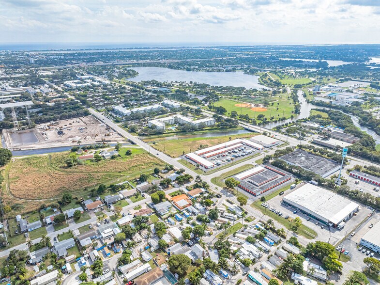 2648-2665 2nd Ave N, Lake Worth, FL à vendre - Photo du bâtiment - Image 3 de 9