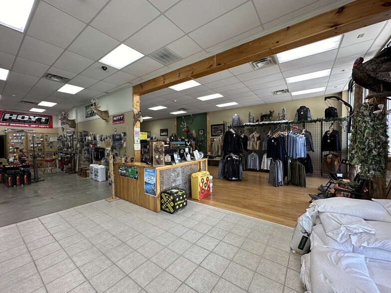 1864 Old US Hwy 421 S, Boone, NC for lease - Interior Photo - Image 3 of 17