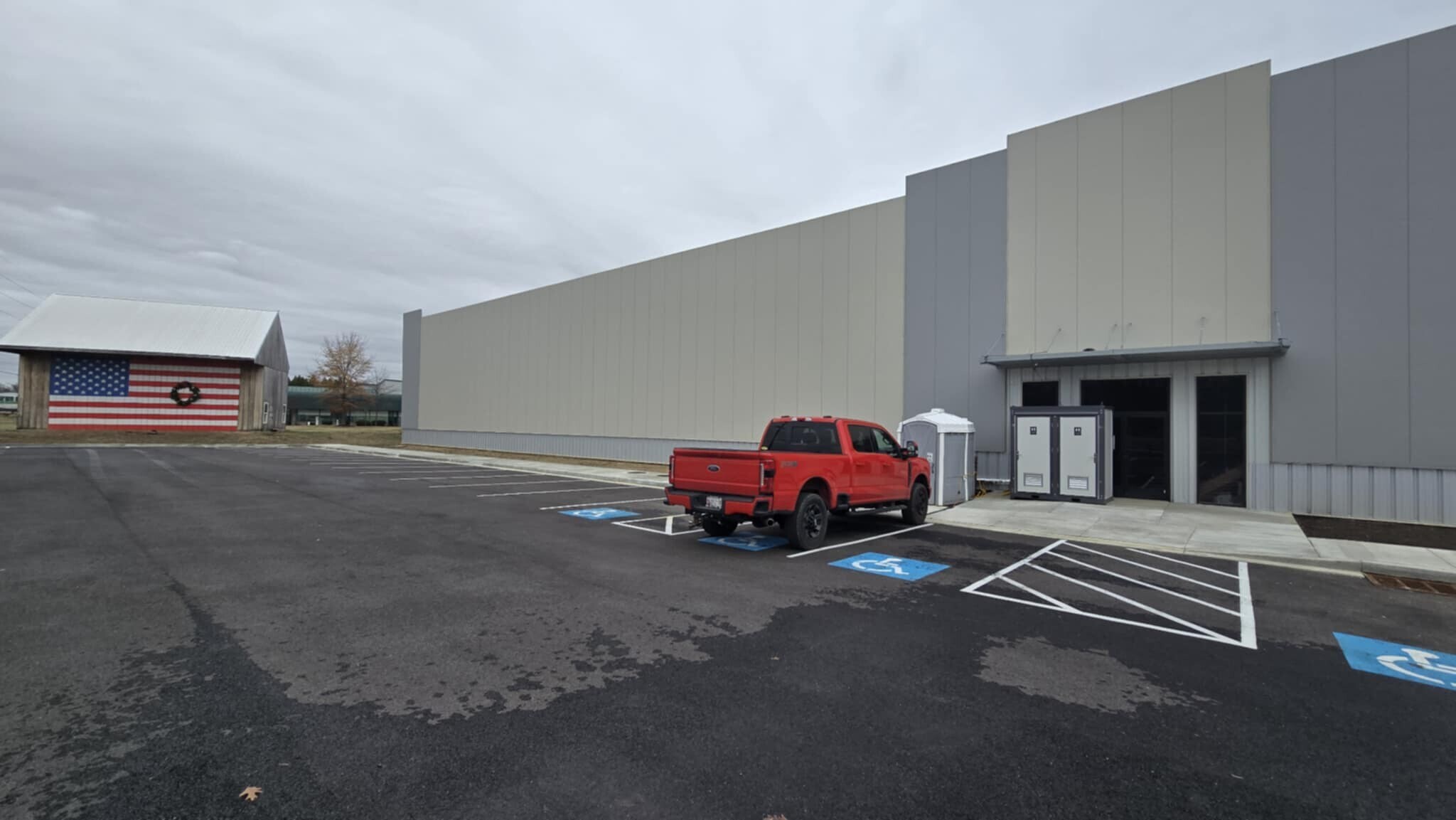 Sport Plex Campus portefeuille de 3 propriétés à vendre sur LoopNet.ca Photo principale- Image 1 de 4