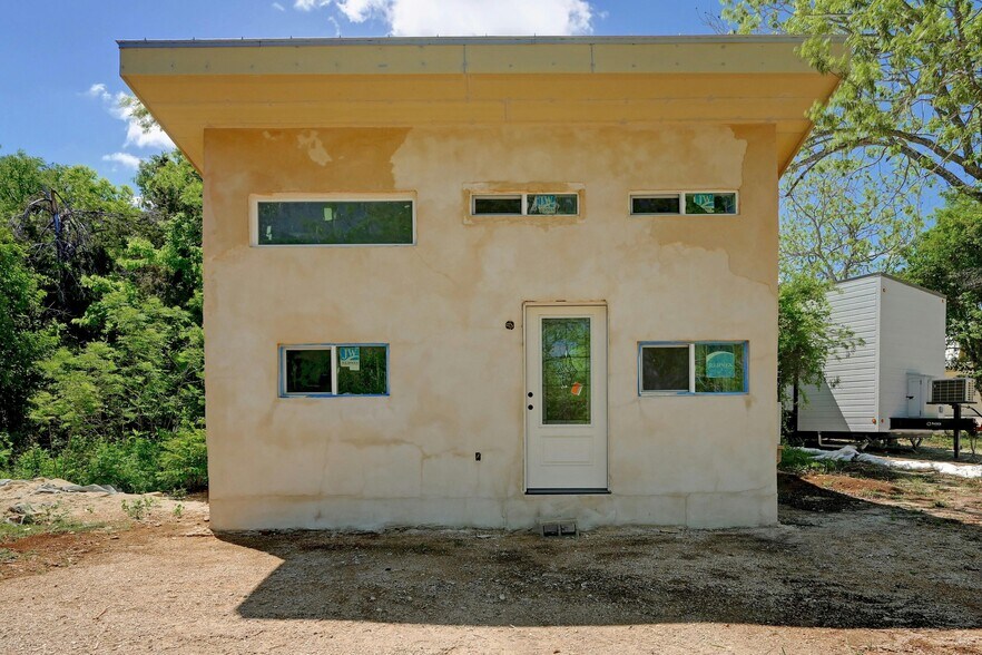 1137 Loop 163, Blanco, TX à vendre - Photo du bâtiment - Image 2 de 11