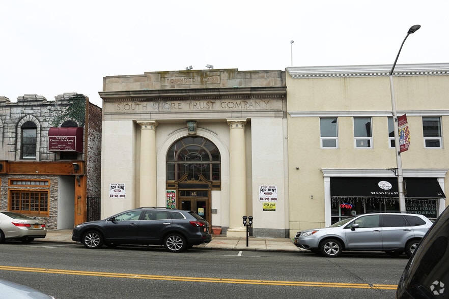 45 N Village Ave, Rockville Centre, NY for sale - Primary Photo - Image 1 of 32