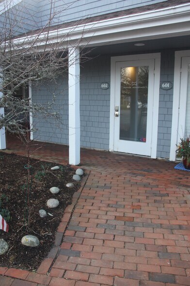 60 Munson Meeting Way, Chatham, MA à louer - Photo du bâtiment - Image 2 de 12