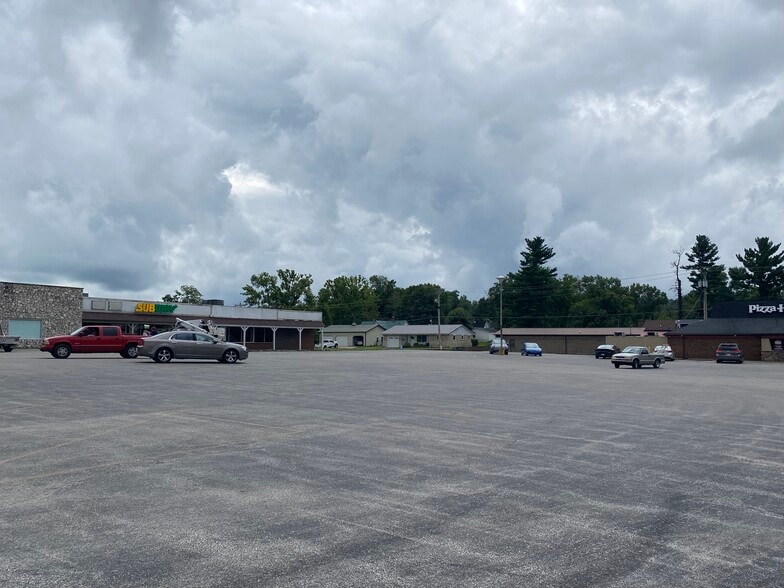 401 SW 1st St, Paoli, IN for lease - Building Photo - Image 2 of 18