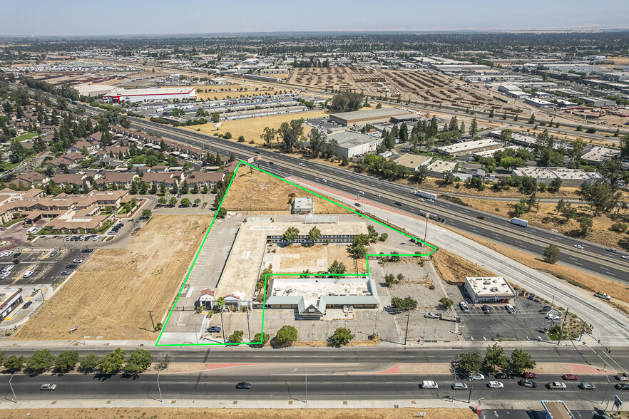 4278 W Ashlan Ave, Fresno, CA à vendre - Photo du bâtiment - Image 2 de 23