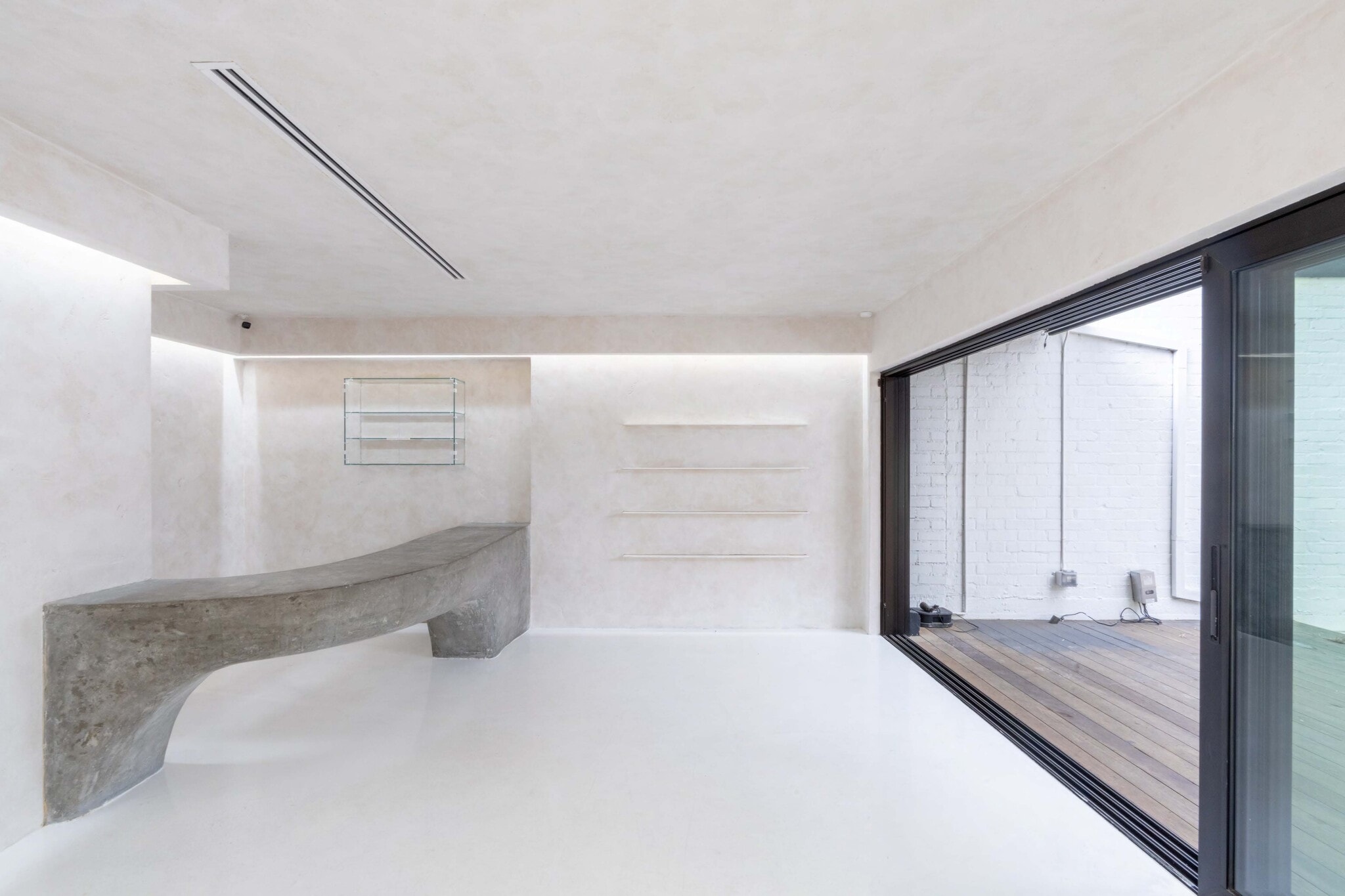 8271 Beverly Blvd, Los Angeles, CA for lease Interior Photo- Image 1 of 8