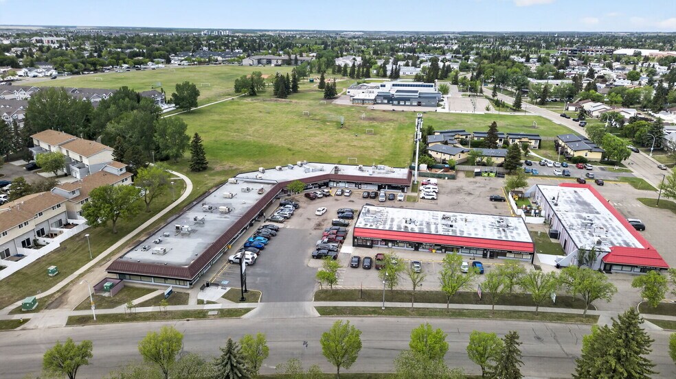 11868 145 Av NW, Edmonton, AB à louer - Photo du bâtiment - Image 2 de 8