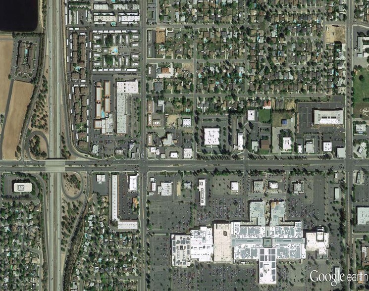 5180 N Fresno St, Fresno, CA à louer - Aérien - Image 3 de 12