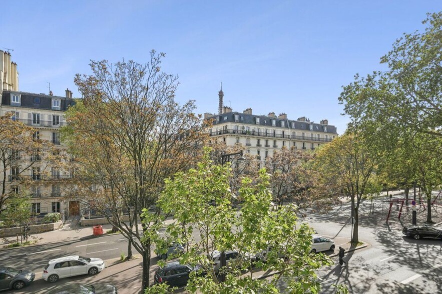 1-3 Avenue Marceau, Paris à vendre - Photo du bâtiment - Image 2 de 8