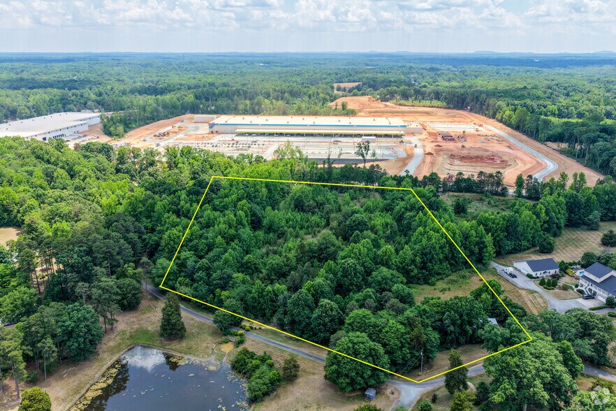 155 Wolfetrail Rd, Greensboro, NC à vendre - Photo du bâtiment - Image 1 de 16