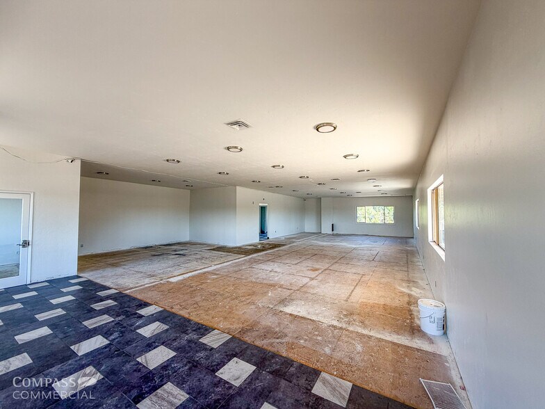 1600-1628 NE 3rd St, Bend, OR à louer - Photo du bâtiment - Image 3 de 6