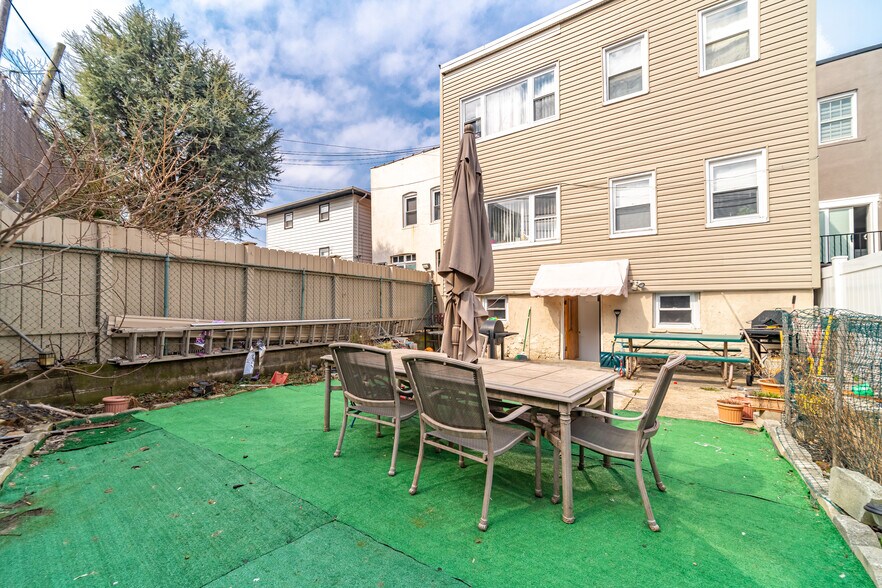 6208 Durham Ave, North Bergen, NJ à vendre - Photo du bâtiment - Image 2 de 6