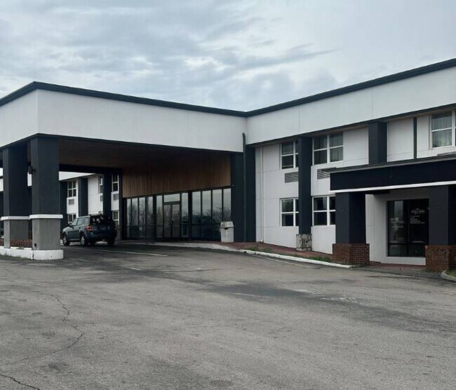 Plus de détails pour 2400 Executive Park NW, Cleveland, TN - Services hôteliers à vendre