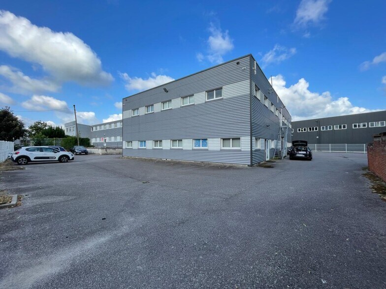 Flex dans Le Petit-Quevilly à louer - Photo du bâtiment - Image 1 de 14