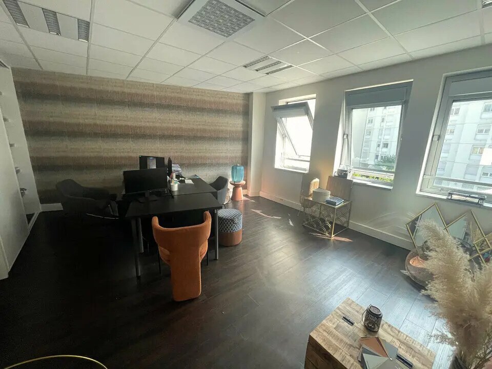 18 Rue Gabriel Péri, Villeurbanne for lease Interior Photo- Image 1 of 5