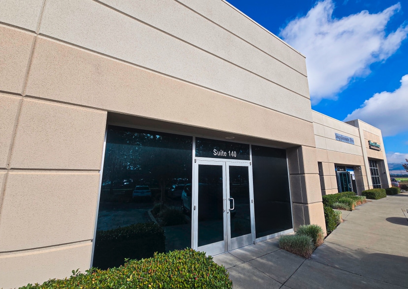 7500 Arroyo Cir, Gilroy, CA for sale - Building Photo - Image 2 of 8