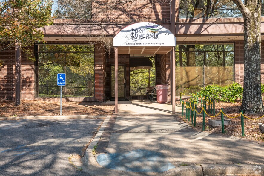 924 Montclair Rd, Birmingham, AL à louer - Photo du bâtiment - Image 3 de 5