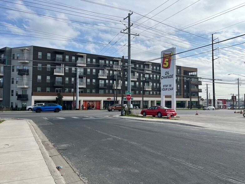 805 Stark St, Austin, TX à vendre - Photo du bâtiment - Image 3 de 4