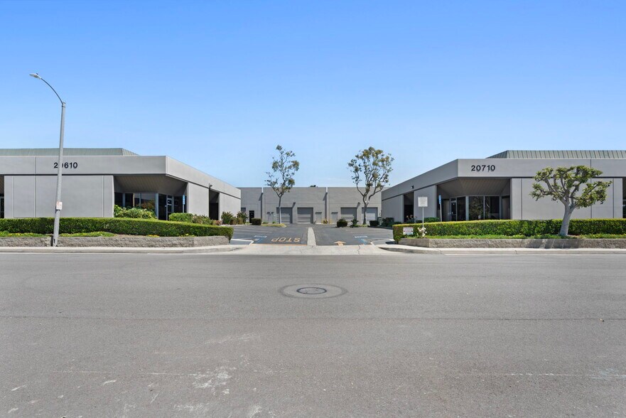 20610 Manhattan Pl, Torrance, CA for lease - Building Photo - Image 3 of 6