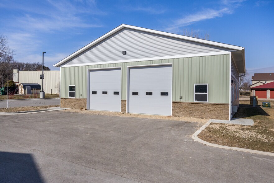 6580 Lake Rd, Windsor, WI à vendre - Photo du bâtiment - Image 3 de 4