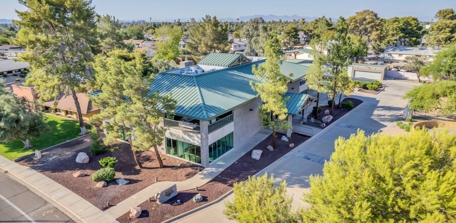 4747 S Lakeshore Dr, Tempe, AZ à louer - Photo du bâtiment - Image 2 de 11