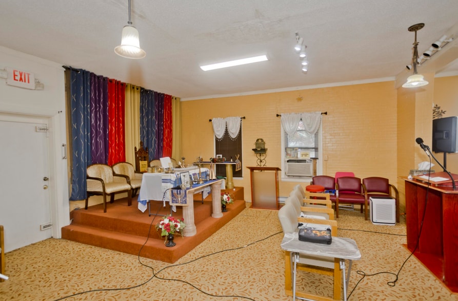 193 Elm St, Holyoke, MA à vendre - Photo intérieure - Image 3 de 5