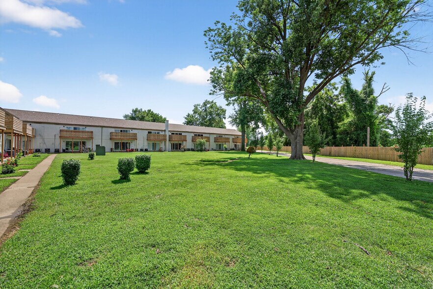 Wilson Park Gardens Apartments portefeuille de 4 propriétés à vendre sur LoopNet.ca - Photo du bâtiment - Image 3 de 27