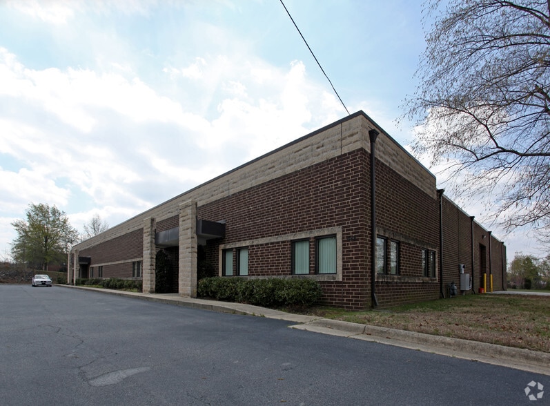 648 Southwest St, High Point, NC for lease - Primary Photo - Image 1 of 8