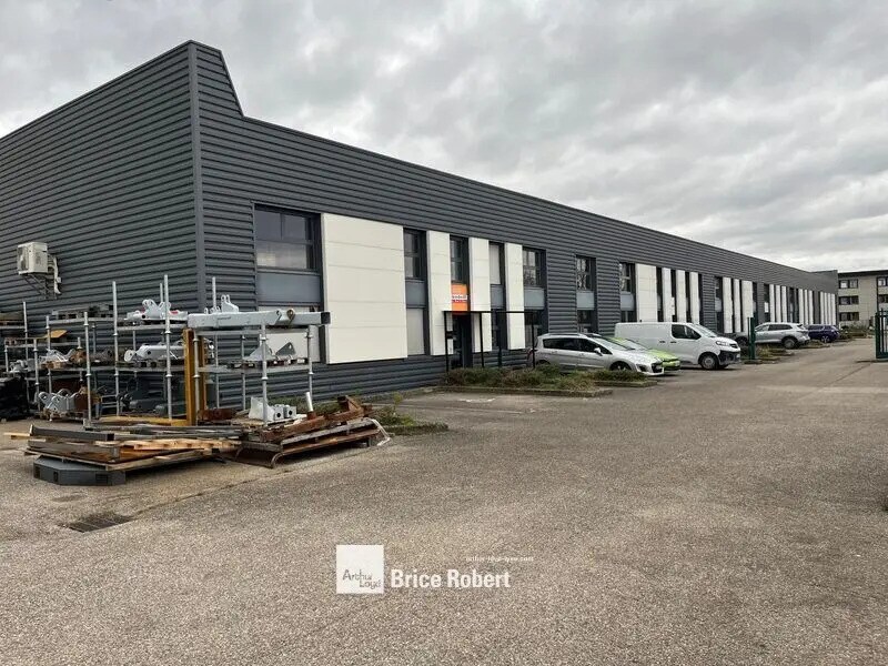 Flex in Saint-Priest for lease Building Photo- Image 1 of 7