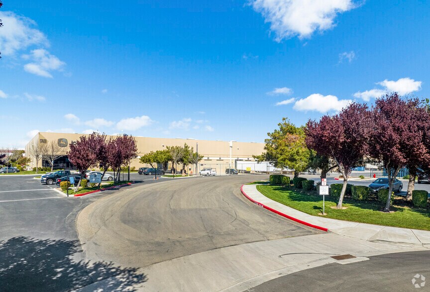 17400 Shideler Pky, Lathrop, CA à louer - Photo du bâtiment - Image 2 de 6