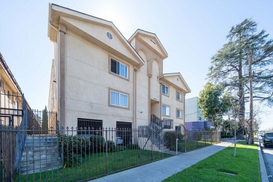 13430 Victory Blvd, Van Nuys, CA à vendre - Photo du bâtiment - Image 2 de 30