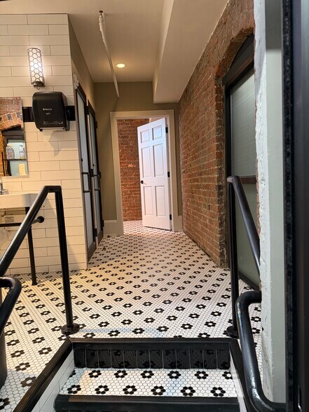 71 N Broad St, Winder, GA à louer - Photo du bâtiment - Image 2 de 10