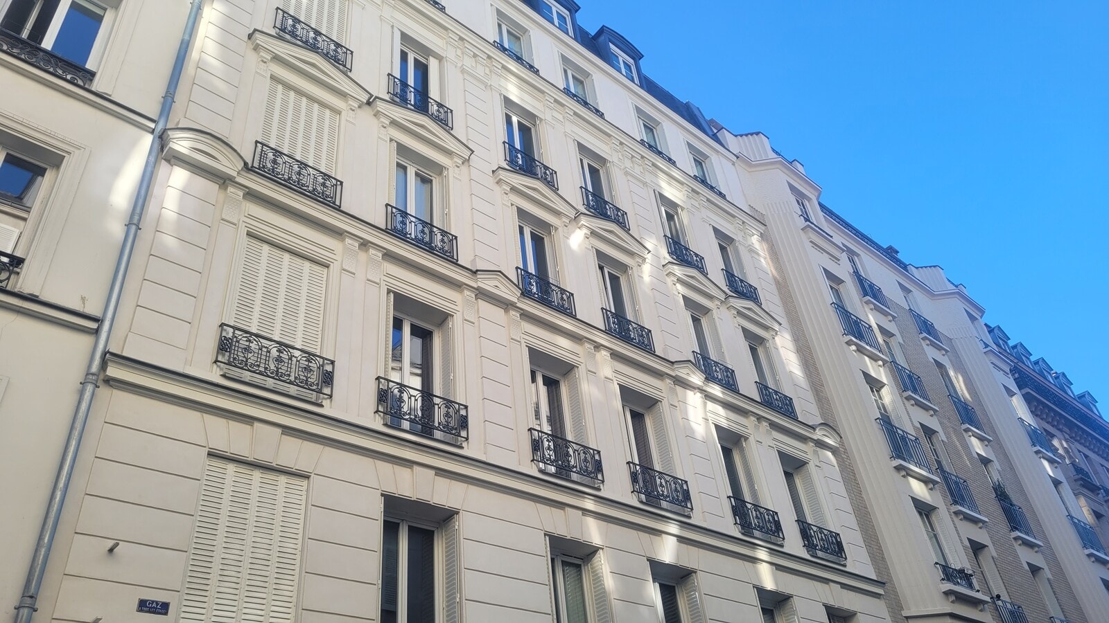 89 Rue Truffaut, Paris, PAR 75017 - - - Interior Photo - Image 2 of 5