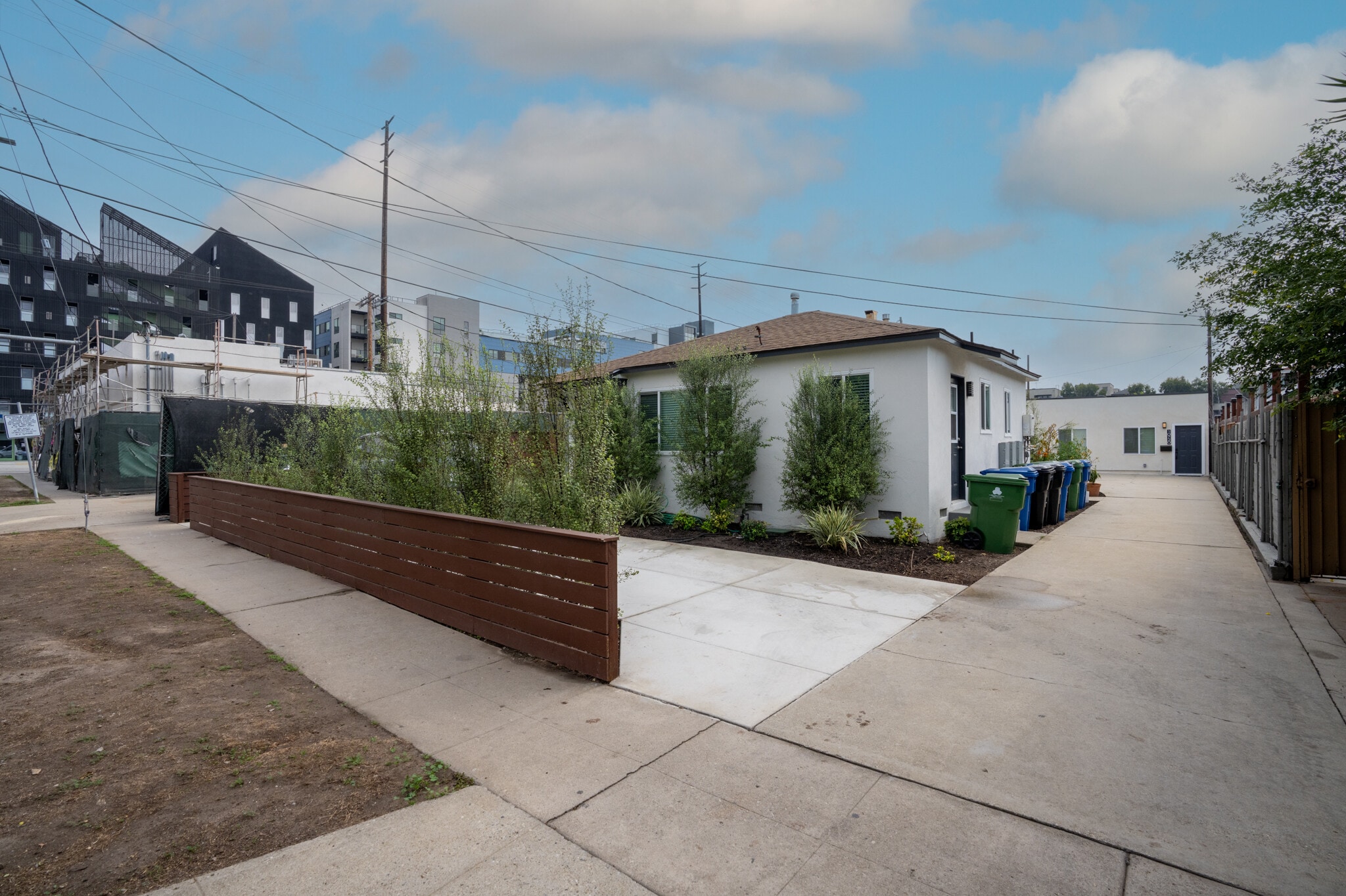 10720 Charnock Rd, Los Angeles, CA for sale Primary Photo- Image 1 of 34