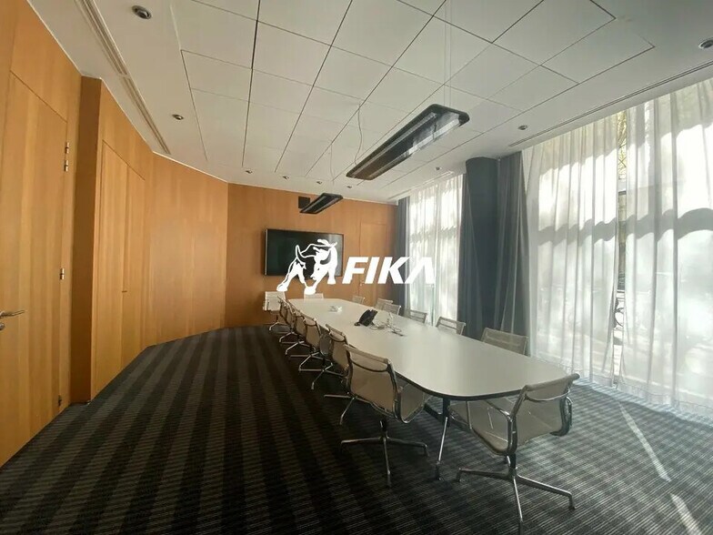 Office in Toulouse for lease - Building Photo - Image 2 of 12