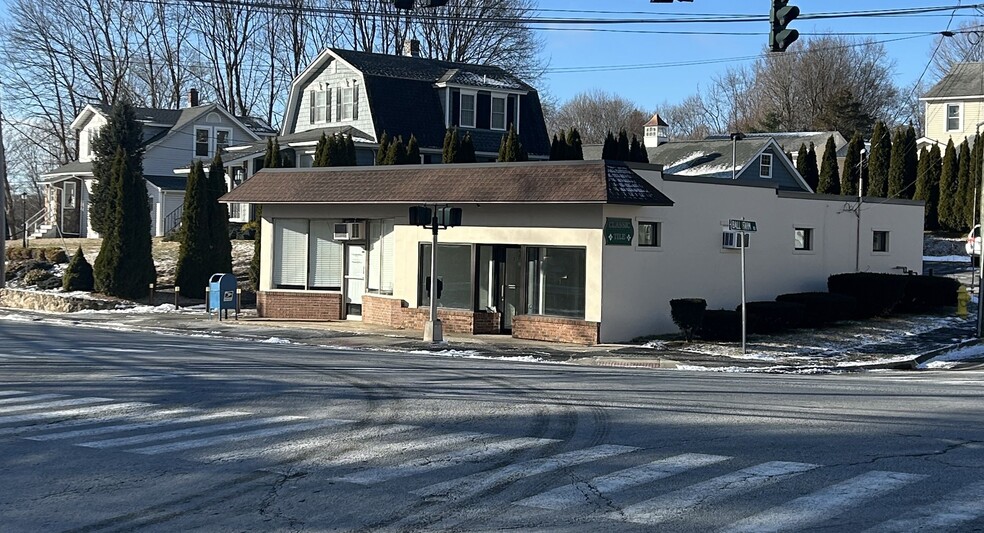 239 Buckingham St, Watertown, CT for lease - Building Photo - Image 2 of 2