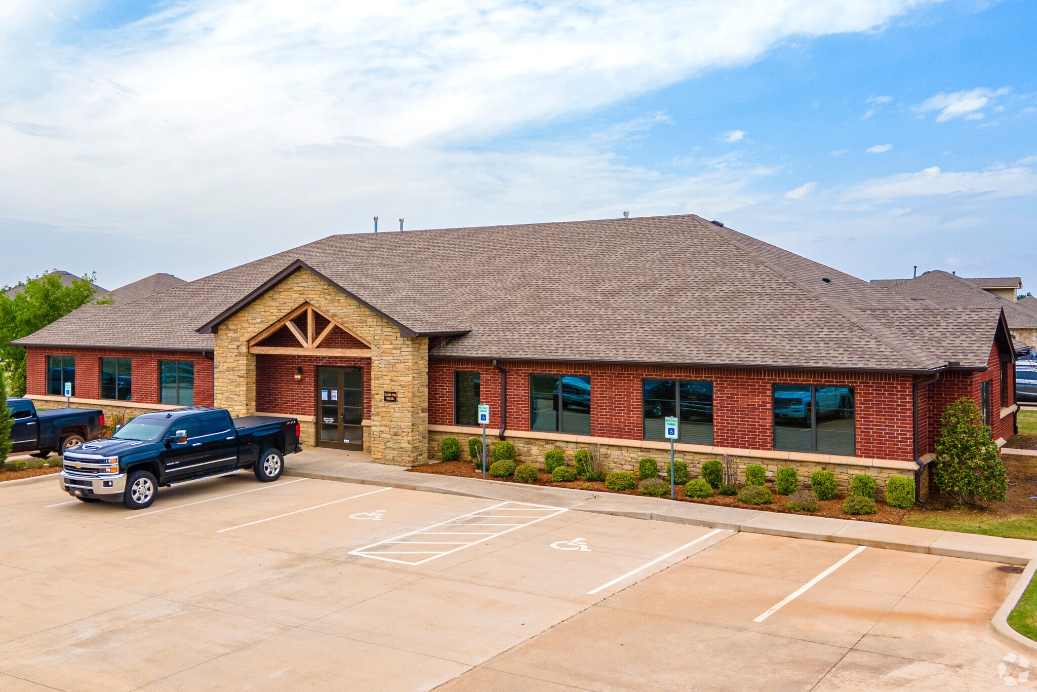 2220 NW 164th St, Edmond, OK for sale Primary Photo- Image 1 of 119