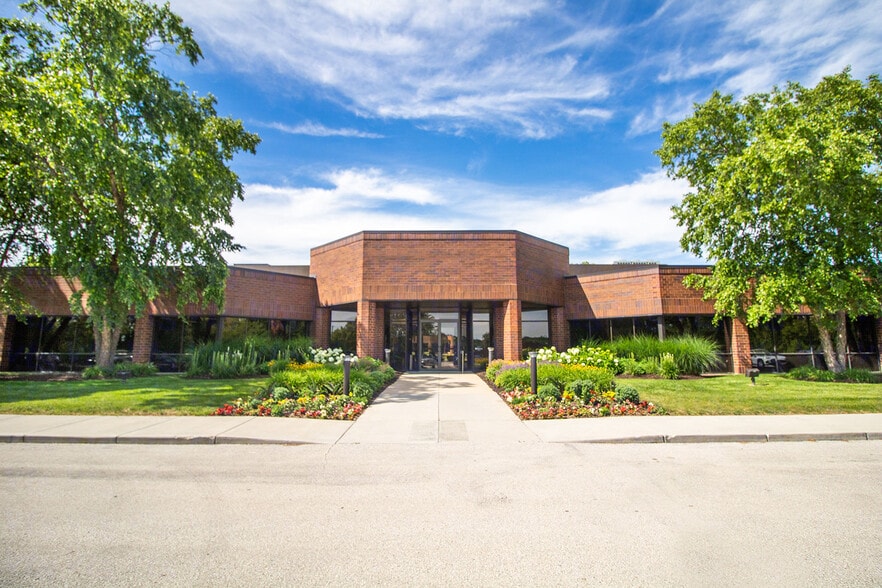 250 N Patrick Blvd, Brookfield, WI for lease - Building Photo - Image 1 of 13