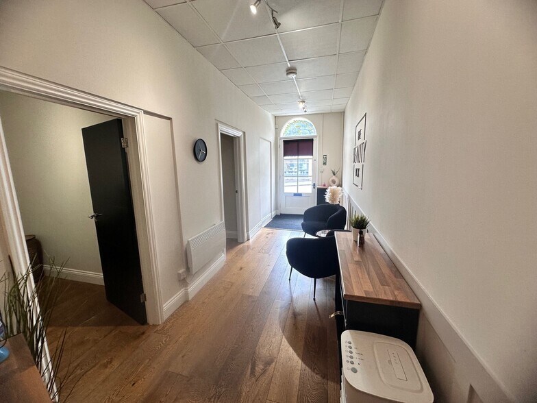 5-9 Weymouth, Warminster à vendre - Photo du bâtiment - Image 3 de 3