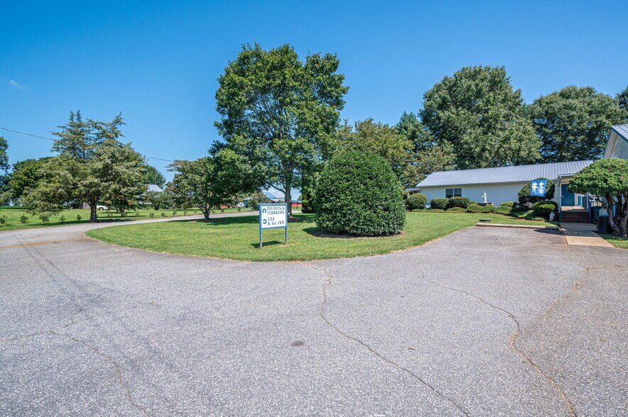 2482 June Bug Rd, Vale, NC à vendre - Photo du bâtiment - Image 3 de 49