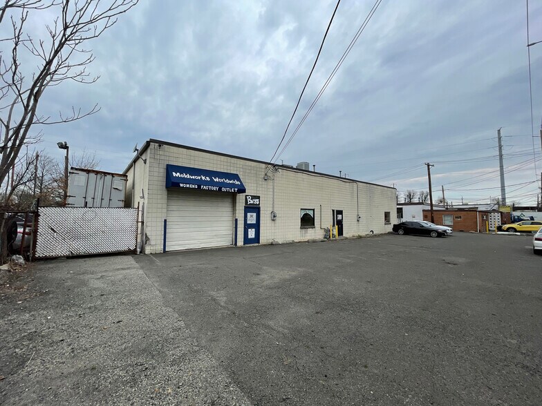 985 E Linden Ave, Linden, NJ à louer - Photo du bâtiment - Image 2 de 8