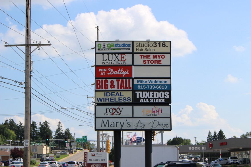 300-320 N Alpine Rd, Rockford, IL à vendre - Photo du bâtiment - Image 3 de 13