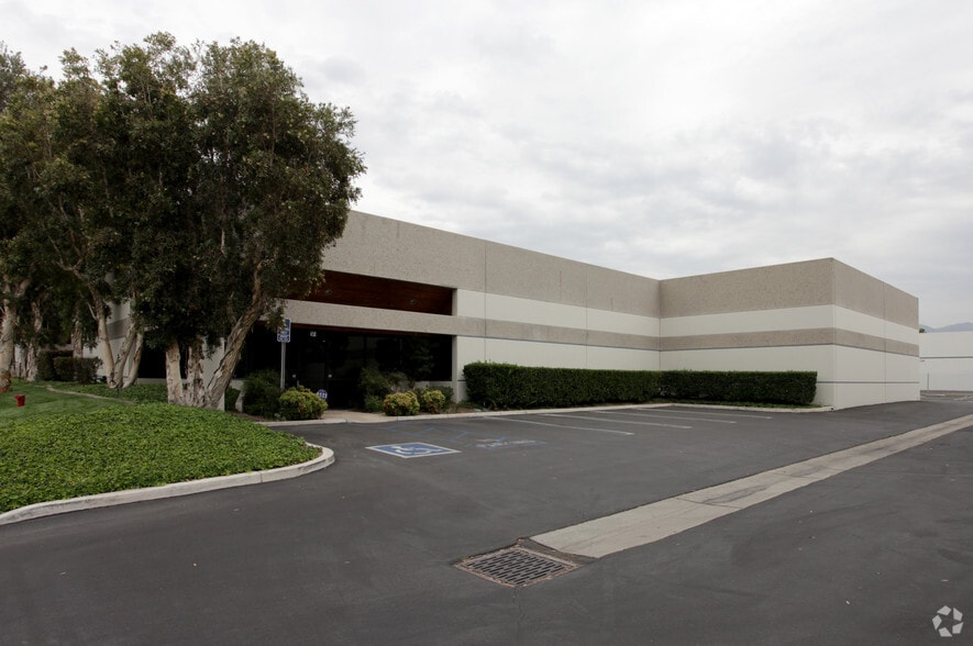 410 Princeland Ct, Corona, CA for lease - Primary Photo - Image 3 of 9