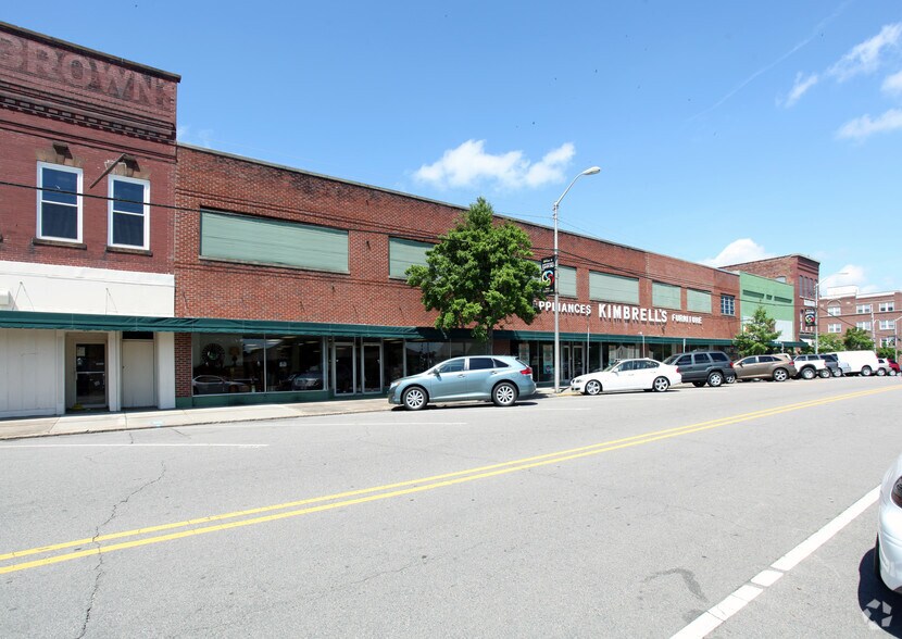 120-132 S Moore St, Sanford, NC à louer - Photo du bâtiment - Image 3 de 15