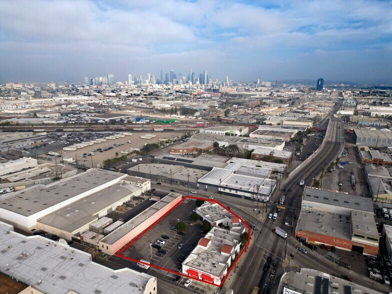 2501-2575 S Santa Fe Ave, Vernon, CA à vendre - Photo du bâtiment - Image 2 de 9