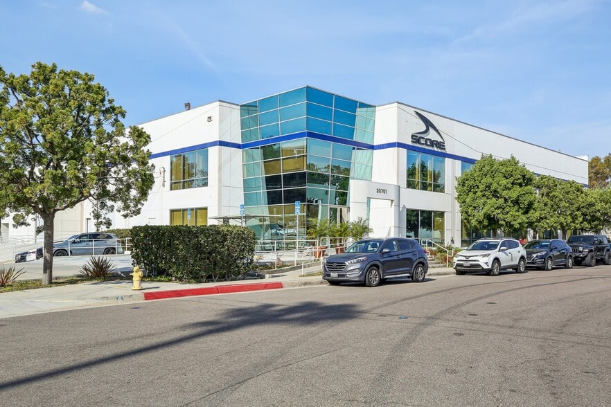 20701 Manhattan Pl, Torrance, CA à louer - Photo du bâtiment - Image 2 de 4
