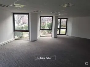 Office in Vénissieux for lease Building Photo- Image 1 of 5