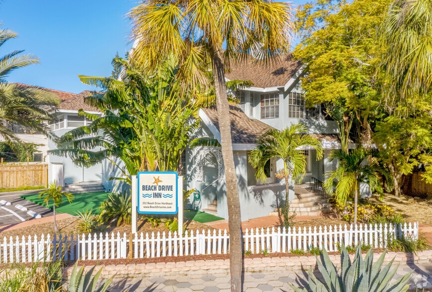 532 Beach Dr NE, Saint Petersburg, FL à vendre - Photo du bâtiment - Image 2 de 47