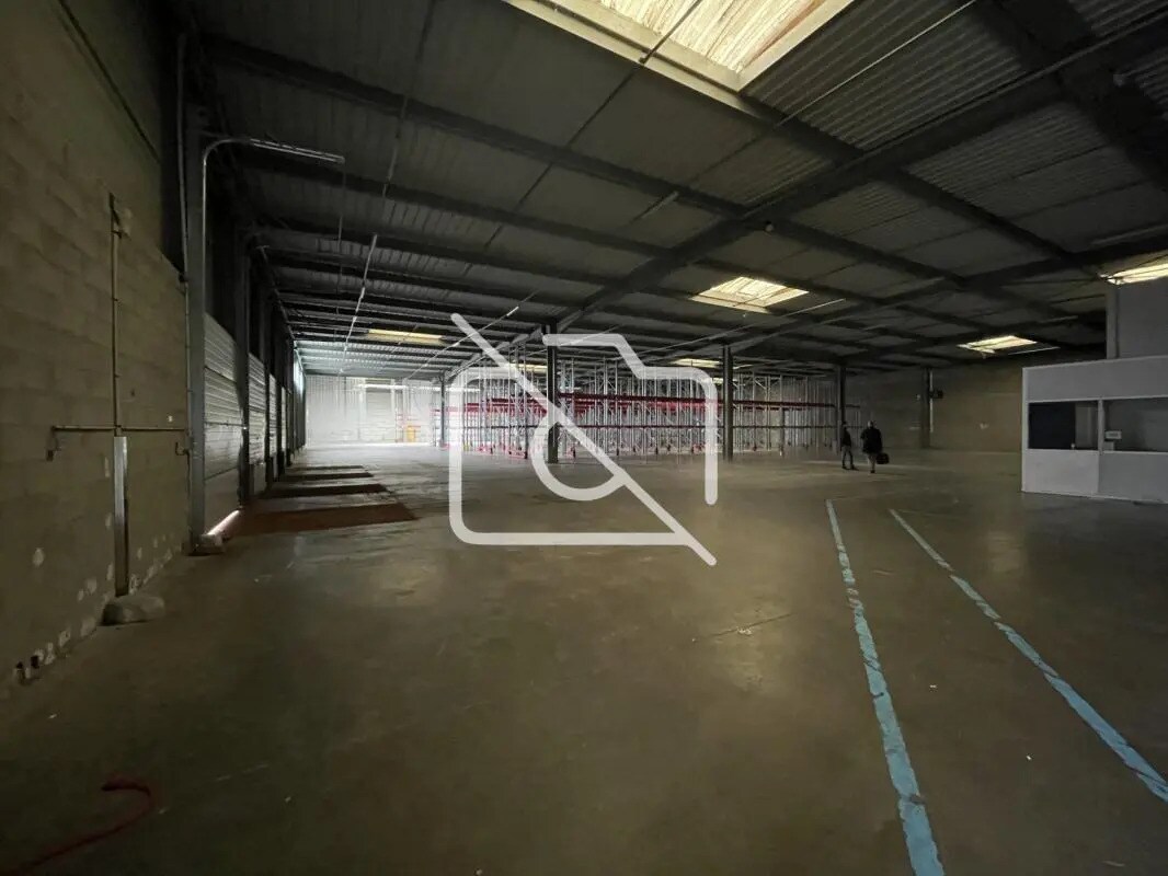 Flex in Égly for lease Primary Photo- Image 1 of 5